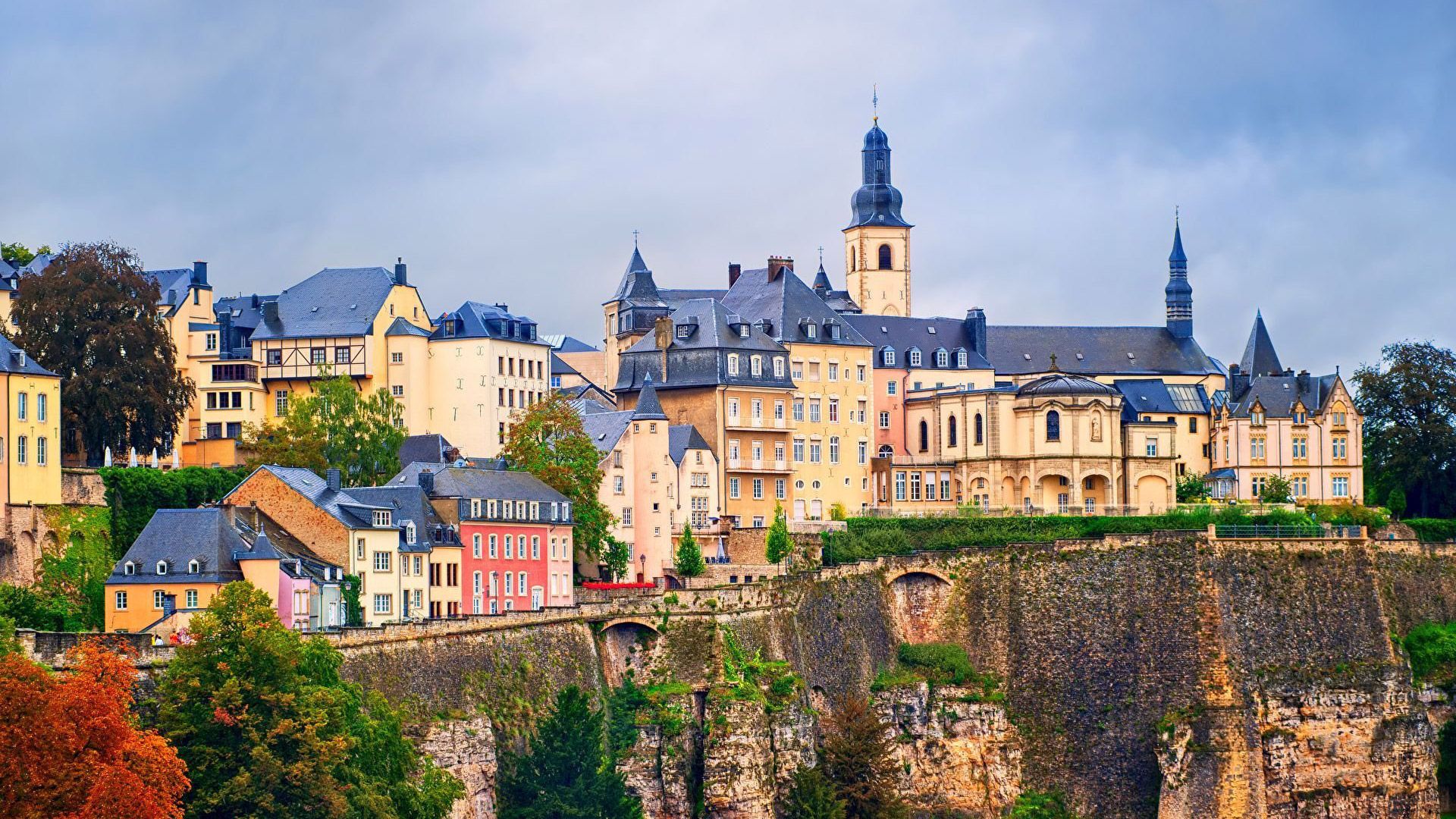 With PayPorter, you can make fast, easy and safe money transfers to Luxembourg at the most affordable prices!